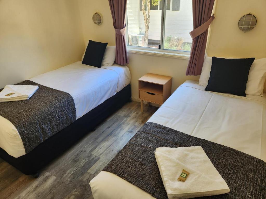 Postel nebo postele na pokoji v ubytování BIG4 Warwick Holiday Park