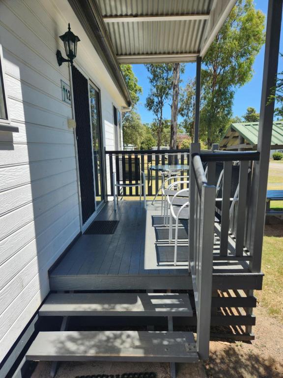 Balkón nebo terasa v ubytování BIG4 Warwick Holiday Park