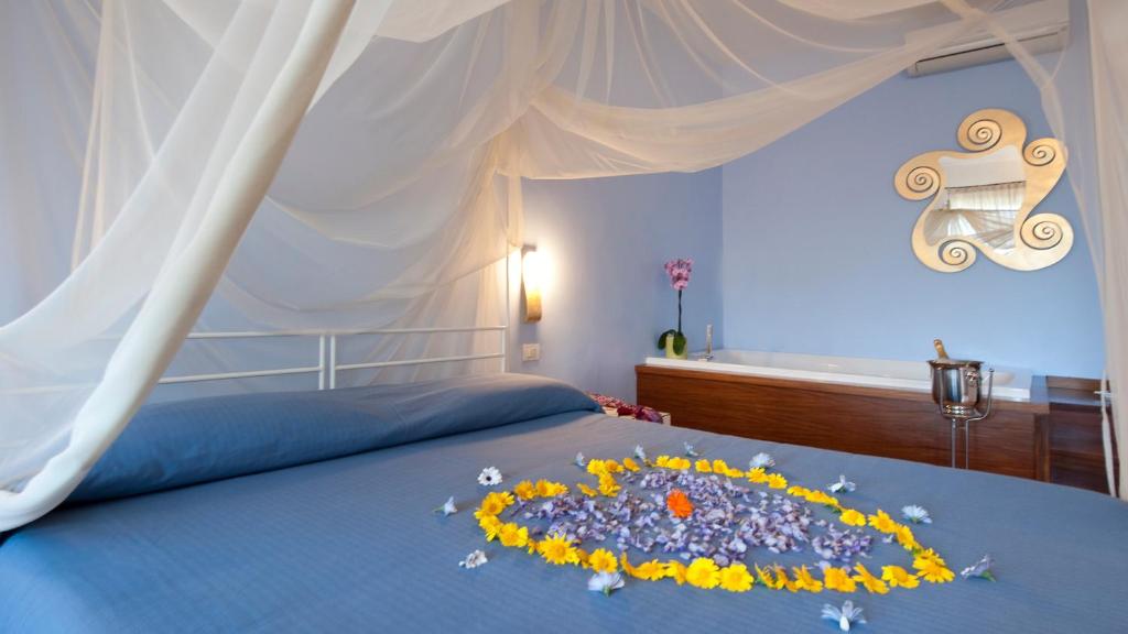 a bed with a heart made out of flowers on it at Albergo 'La Vigna' in Procida