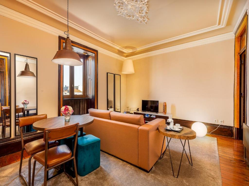 Central Porto Stay with Balcony