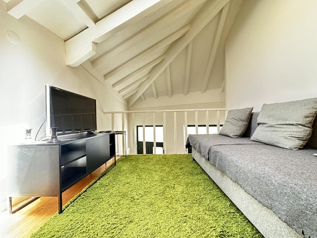Charming 2-Bedroom Apartment in Porto