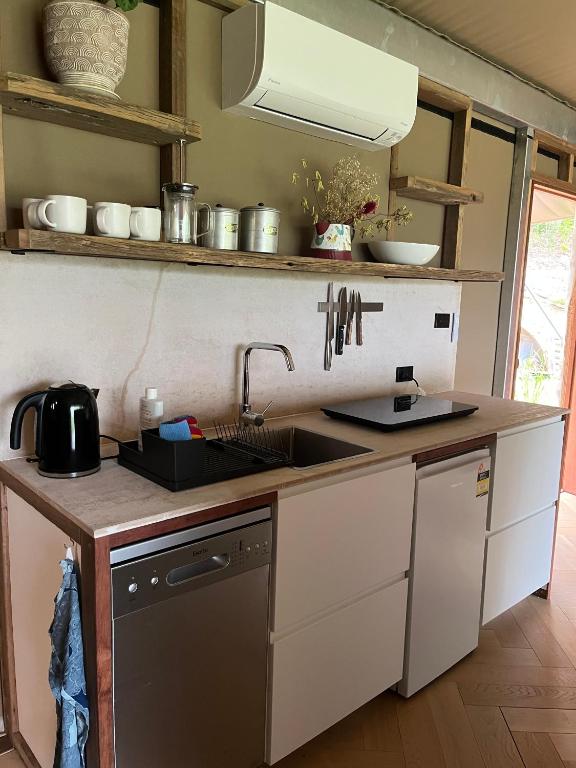 Kuchyň nebo kuchyňský kout v ubytování Yarrawa Retreat