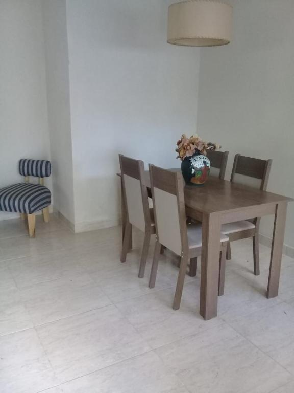 Monoambiente Juana Koslay - cerca del complejo AVE FENIX - Primer piso por escalera exterior