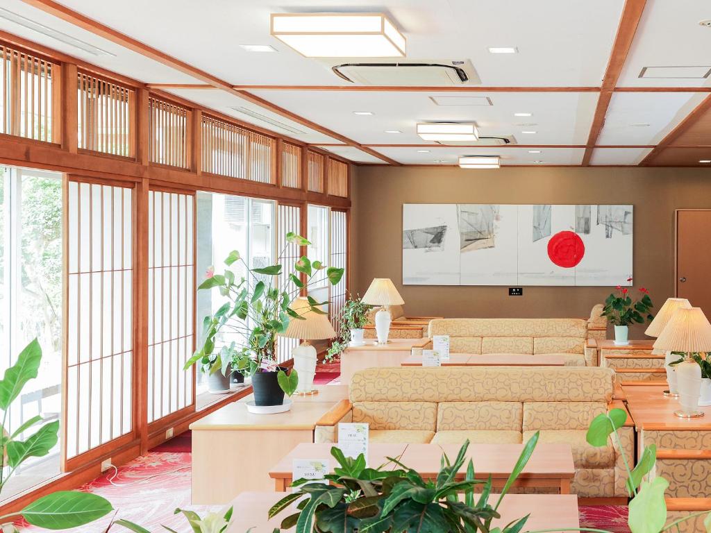 Posezení v ubytování Ichinomata Onsen Grand Hotel