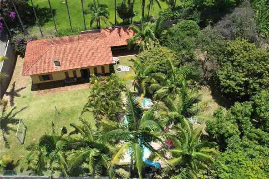 an aerial view of a house with a pool at Chácara do Maurão - tranquility and nature in Serra Negra