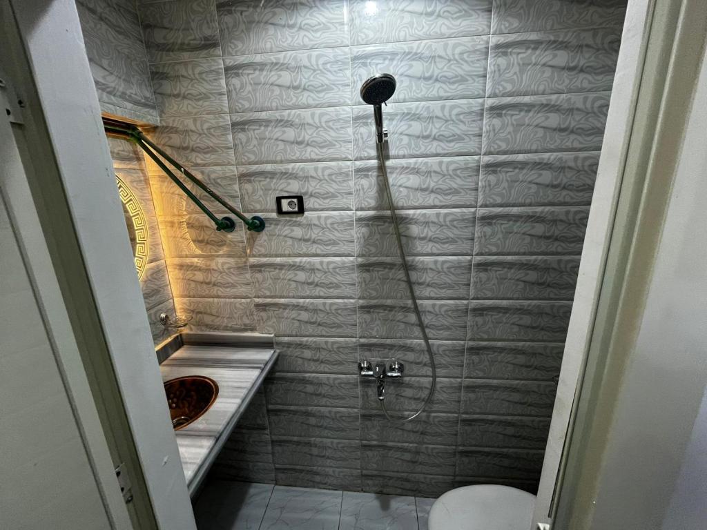 a bathroom with a shower and a sink at استوديو فندقي بالزمالك in Cairo