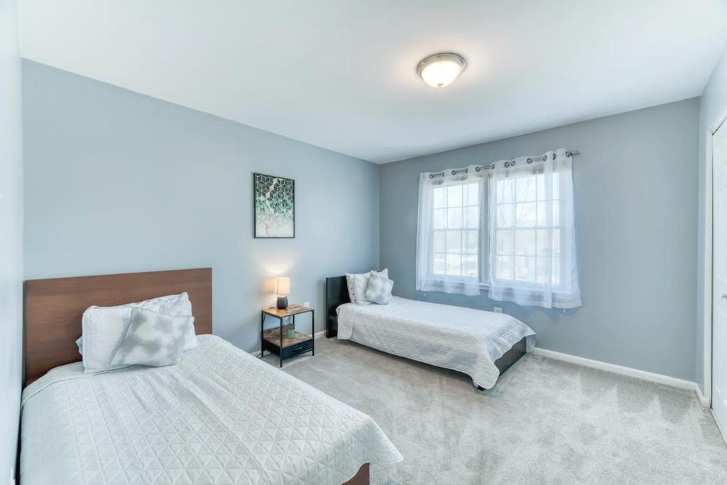 Gallery image of 3BR Modern Home with Pool & Sunroom - National Harbor in Fort Washington