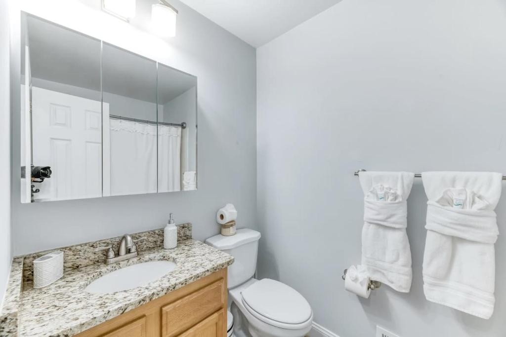 Gallery image of 3BR Modern Home with Pool & Sunroom - National Harbor in Fort Washington