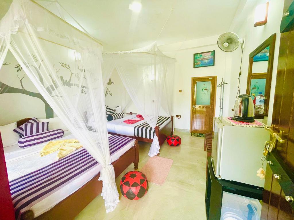 Postel nebo postele na pokoji v ubytování Snuggle Cottage