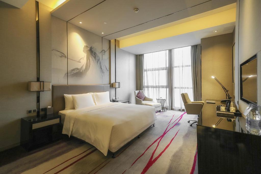Postel nebo postele na pokoji v ubytování Maanshan Wanda Realm Hotel
