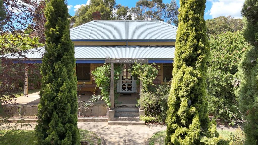 Κήπος έξω από το One Mile Cottage