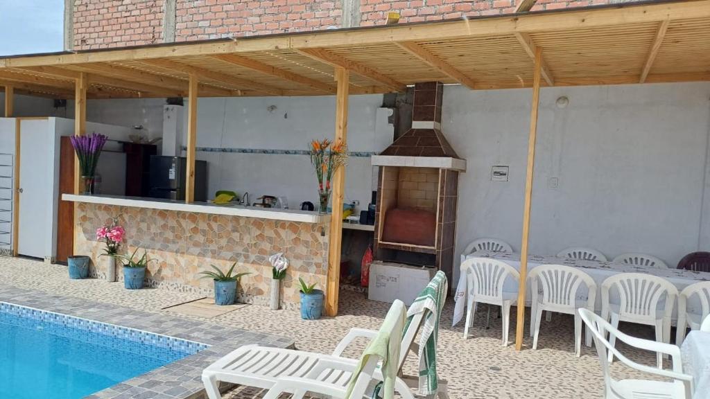 Bazén v ubytování Hospedaje Los Lobos nebo v jeho okolí