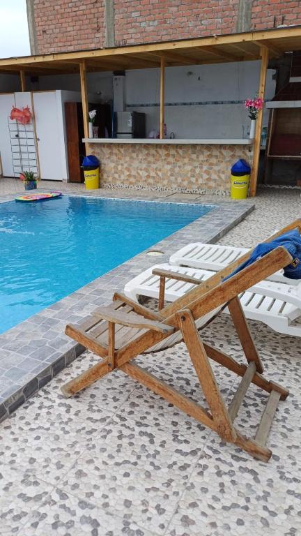 Bazén v ubytování Hospedaje Los Lobos nebo v jeho okolí