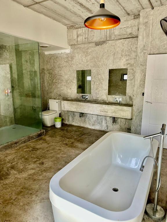 Ella Lamoon - Resim 24