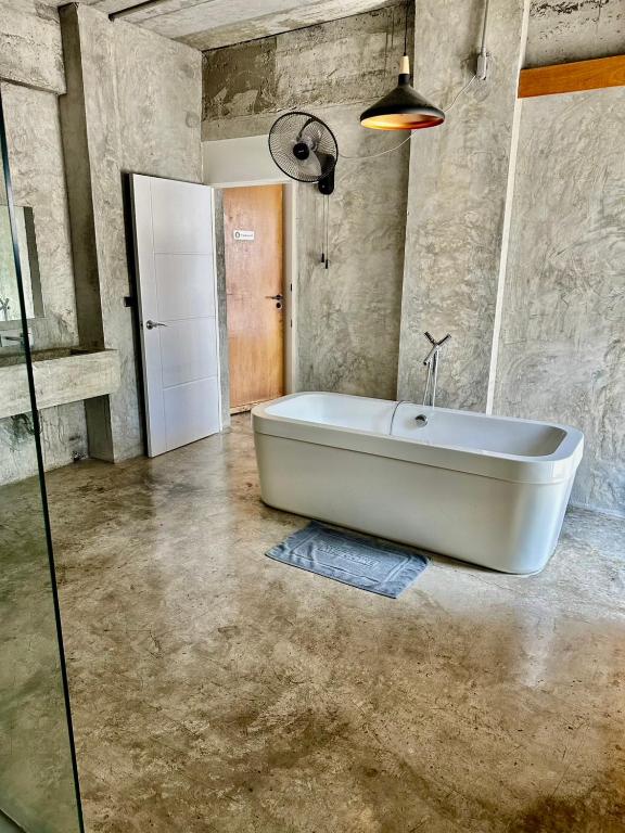 Ella Lamoon - Resim 13