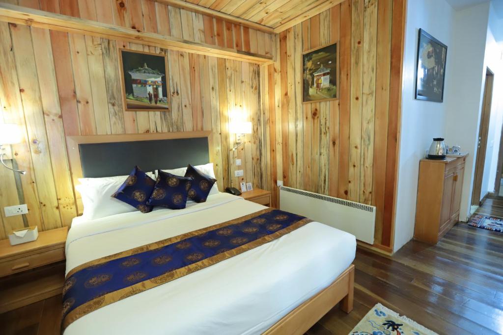 Postel nebo postele na pokoji v ubytování Hotel Phuntsho pelri
