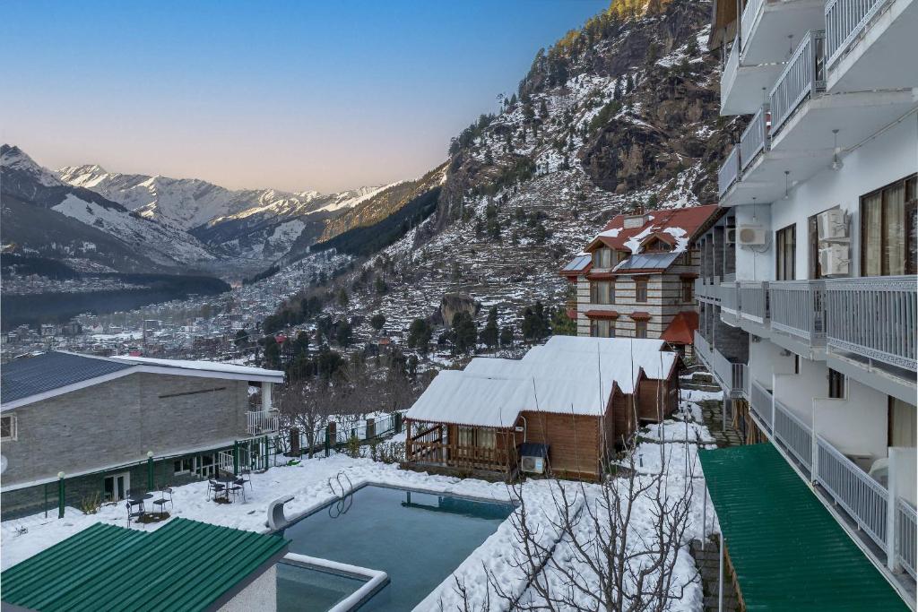 Nespecifikovaný výhled na hory nebo výhled na hory při pohledu z hotelu