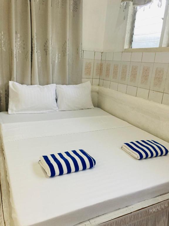 Postel nebo postele na pokoji v ubytování Olympia Travellers INN