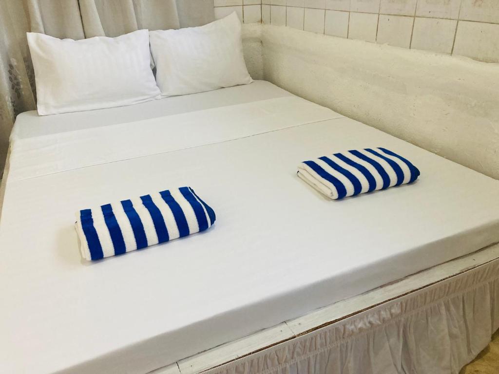 Postel nebo postele na pokoji v ubytování Olympia Travellers INN