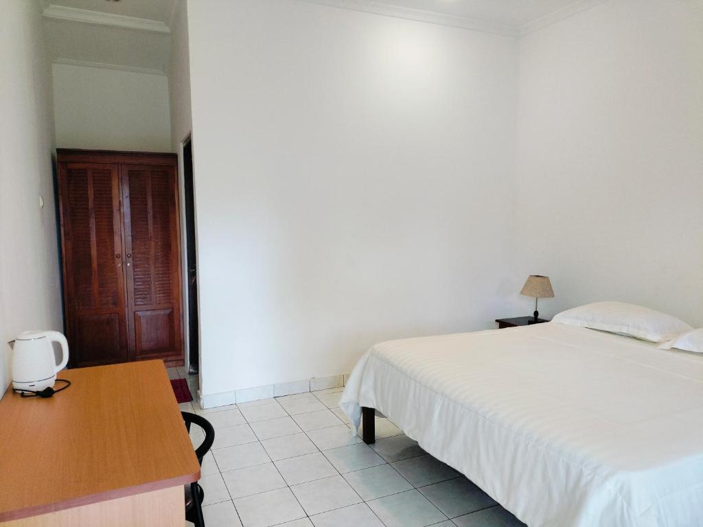 Postel nebo postele na pokoji v ubytování Bayumantra Bungalows