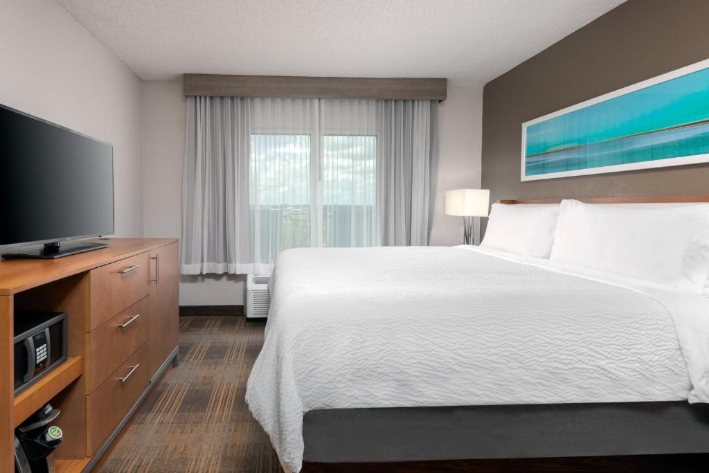 Holiday Inn Miami-Doral Area by IHG photo