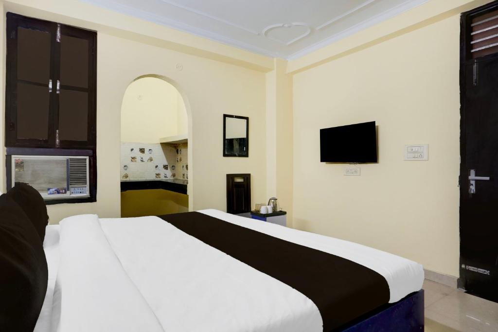 Postel nebo postele na pokoji v ubytování Super Hotel O Sheetla Colony