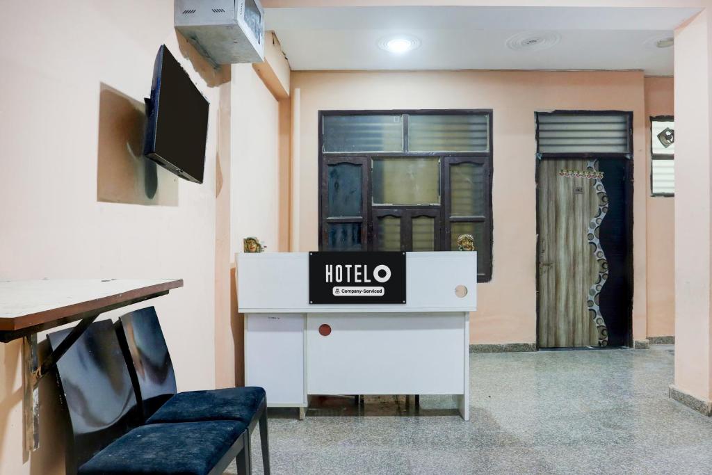 TV a/nebo společenská místnost v ubytování Super Hotel O Sheetla Colony