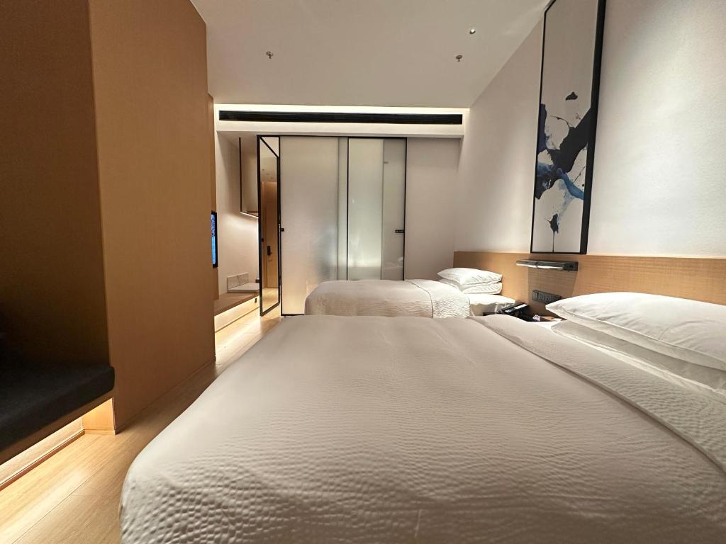 Postel nebo postele na pokoji v ubytování Fairfield by Marriott Quanzhou Fengze