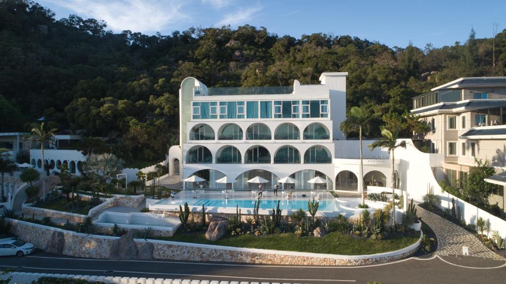 Bazén v ubytování Almeta Designer Hotel nebo v jeho okolí
