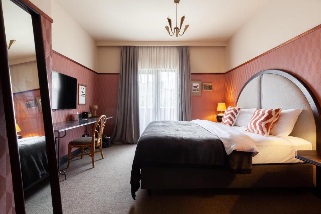 Postel nebo postele na pokoji v ubytování Communal Hotel Kutaisi