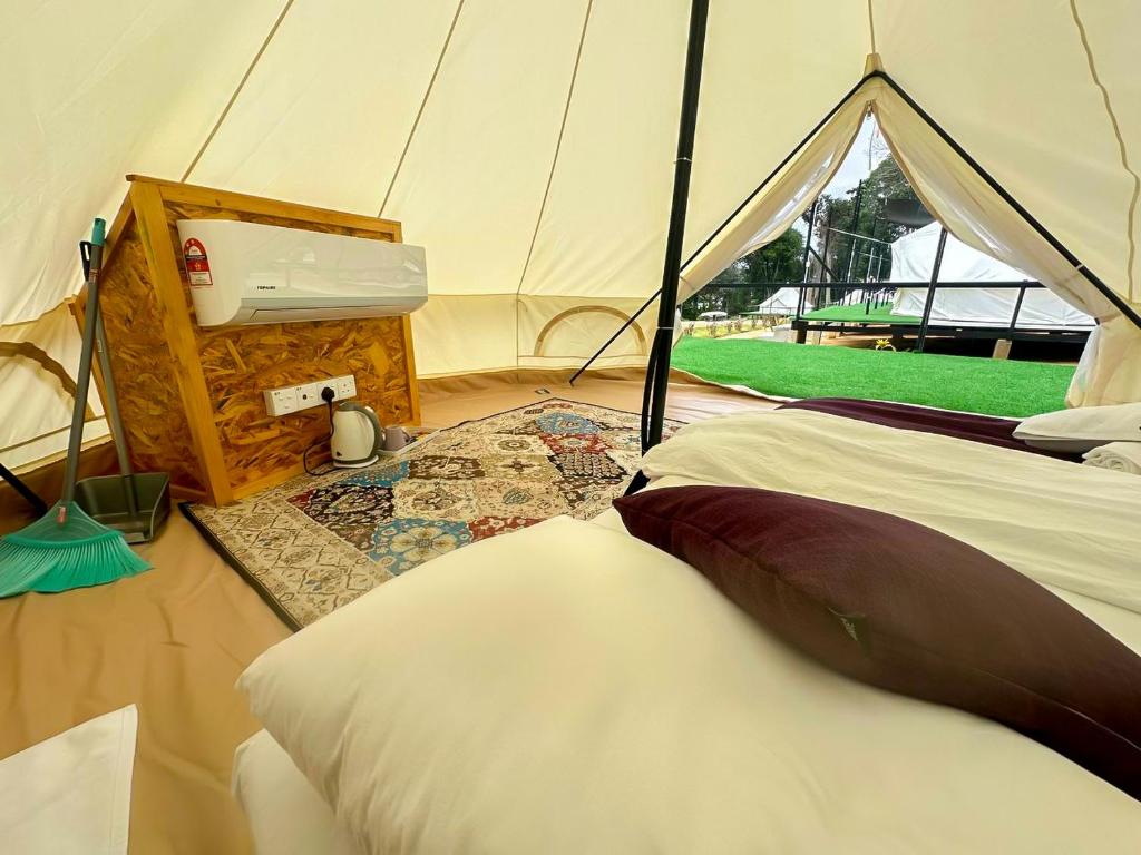 Postel nebo postele na pokoji v ubytování Dnamie Glamping - Lux Tent