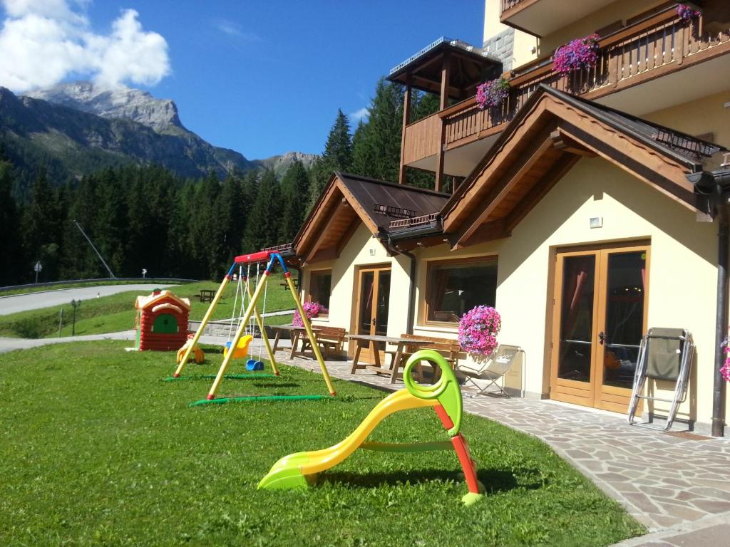 Nespecifikovaný výhled na hory nebo výhled na hory při pohledu z aparthotelu