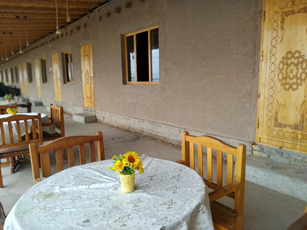 Posezení v ubytování Akchakul Yurt Camp