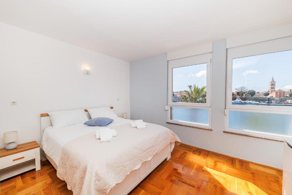 Peninsula Magical View by Belmont Realty