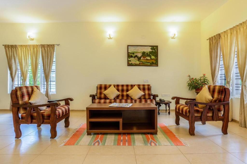 Posezení v ubytování Stays 42 - Oleander Suites Coorg