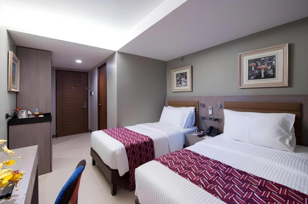 Postel nebo postele na pokoji v ubytování Solace Hotel