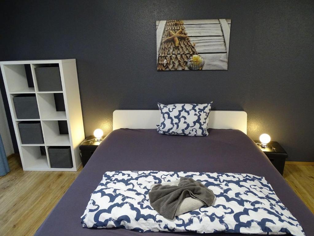 a bedroom with a bed and a picture on the wall at Fewo Seeanker in Friedrichskoog