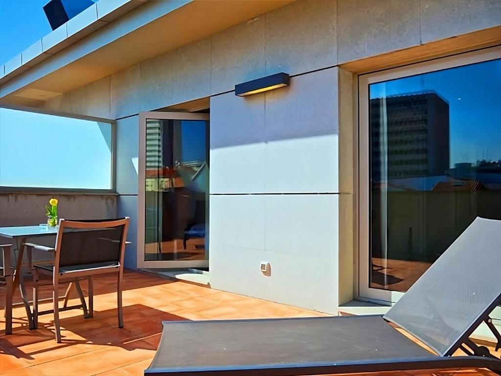 Suites Viena Plaza de España - Resim 5