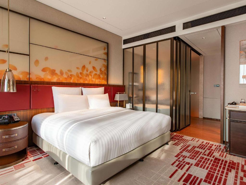 Postel nebo postele na pokoji v ubytování Pullman Huizhou Kaisa