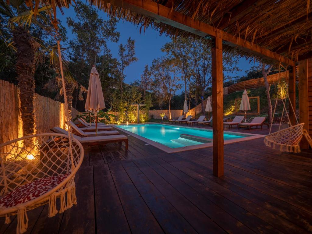 Bazén v ubytování Sea Glamping nebo v jeho okolí