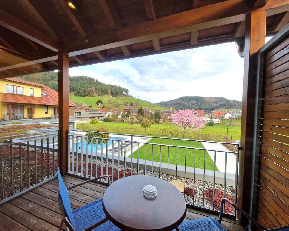Nespecifikovaný výhled na hory nebo výhled na hory při pohledu z hotelu