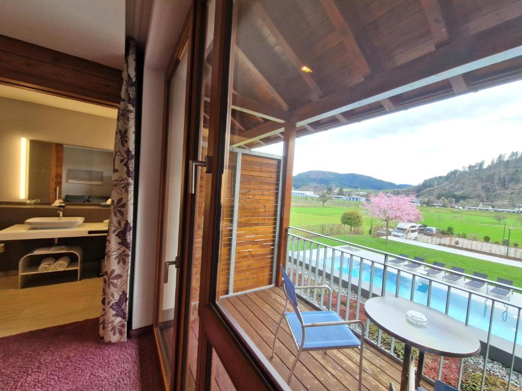 Bazén v ubytování Mosers Blume Relax & Genuss Hotel nebo v jeho okolí