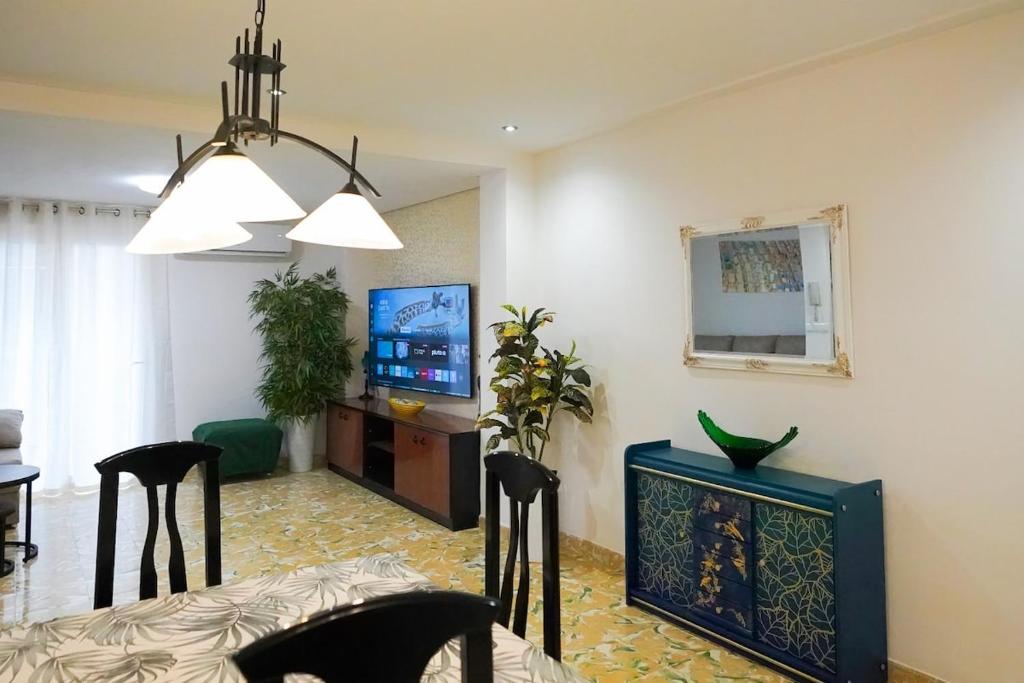 Χώρος καθιστικού στο Desigual apartamento con 3 AC