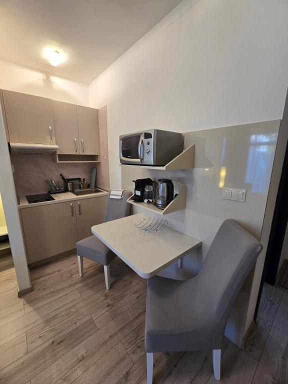 Kuchyňa alebo kuchynka v ubytovaní Apartmán ELIZABETH