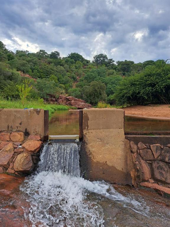 a small stream of water in a river at Kolobeng Cottages in Gaborone