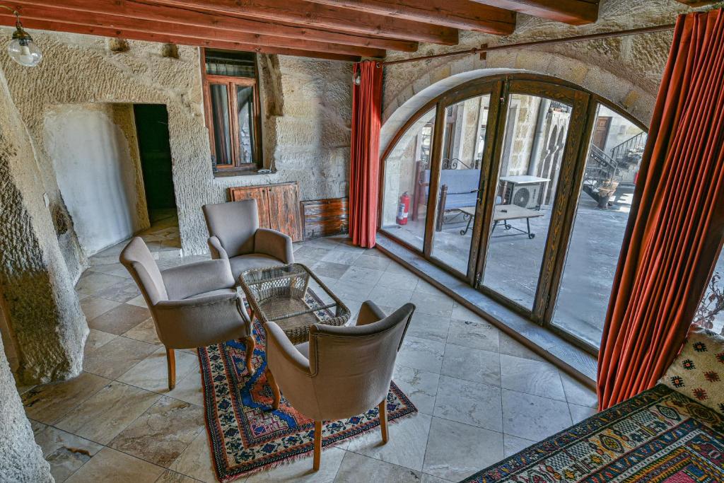 Elegance Cave Suites & Restaurant - 7