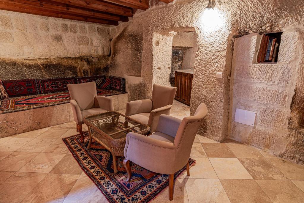 Elegance Cave Suites & Restaurant - 11