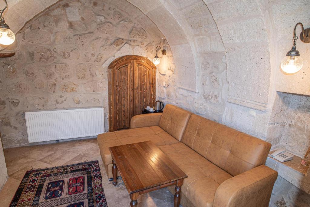 Elegance Cave Suites & Restaurant - 15