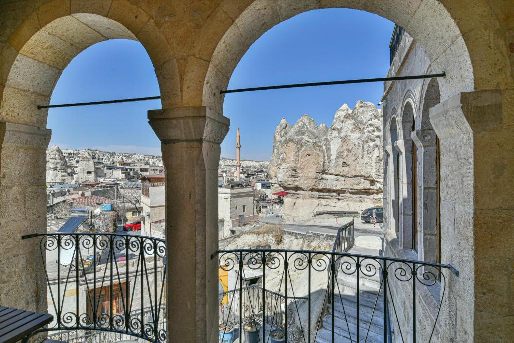 Elegance Cave Suites & Restaurant - 12