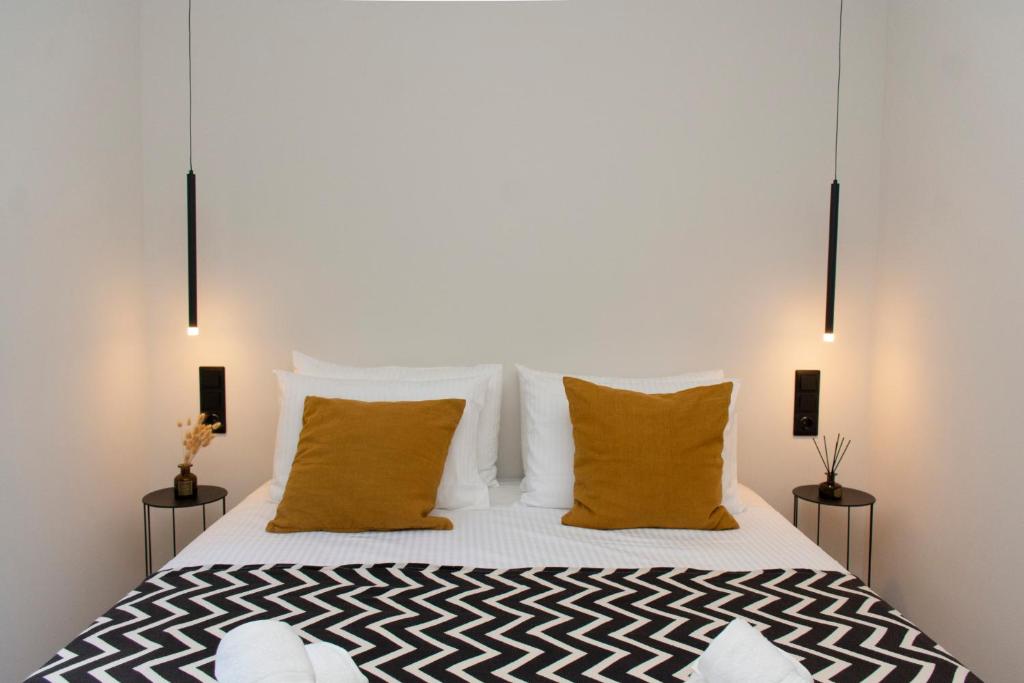 Postel nebo postele na pokoji v ubytování Lotus Serenity Suites